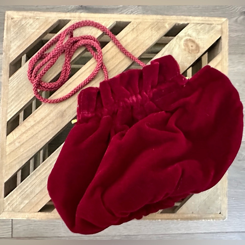 La Regale Vintage Burgundy Velour Shell Shaped Evening Purse Very Nice